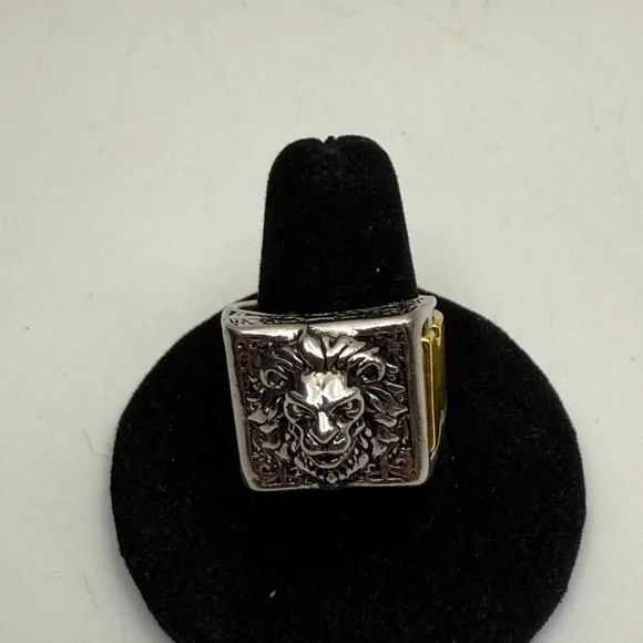Lion Head Ring With Hidden Compartment Size 9 - Picture 1 of 4